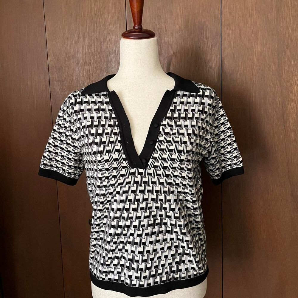 Women's Knit Short Sleeve Geometric Black and White Top